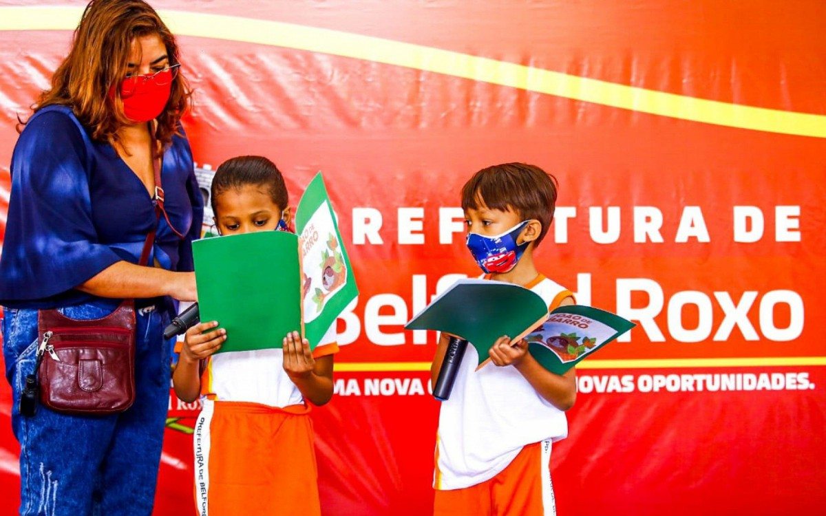Durante o evento, realizado na escola municipal Belford Roxo, alunos recitaram poesias