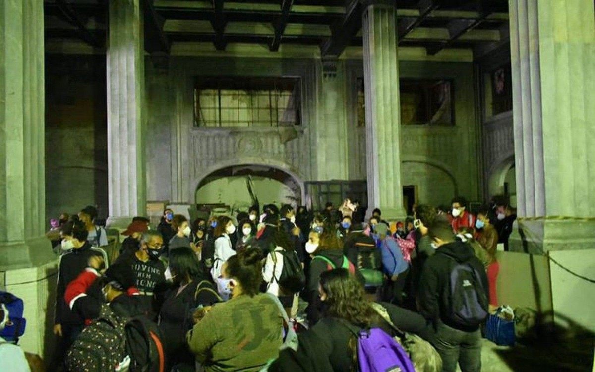 Cerca de 150 famílias ocuparam o antigo prédio da Faperj - Reprodução/Twitter