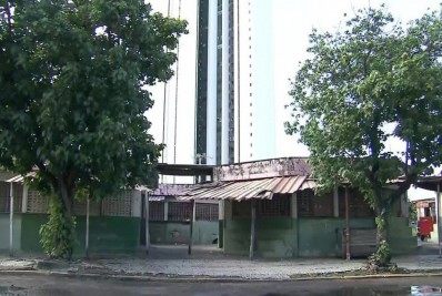 Adolescente ateia fogo em mulher trans