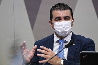 CPI: Luis Ricardo diz que ministério 'não estava nem aí' para outras vacinas e insumos contra a Covid 