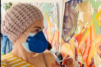 'Como eu sonhei com esse dia', diz Gabriela Duarte após ser vacinada