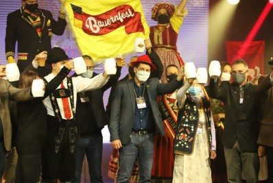 Está oficialmente aberta a 32ª Bauernfest, festa do colono alemão de Petrópolis