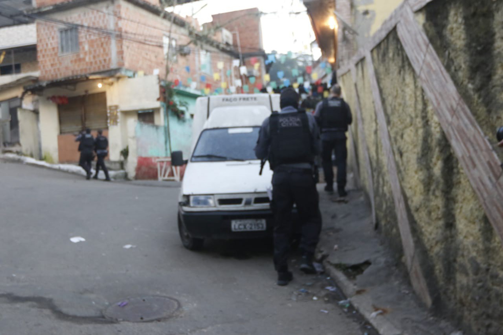 Operação da Polícia Civil mira traficantes do conjunto de favelas do Complexo da Mangueirinha, em Duque de Caxias - Reginaldo Pimenta / Agência O DIA