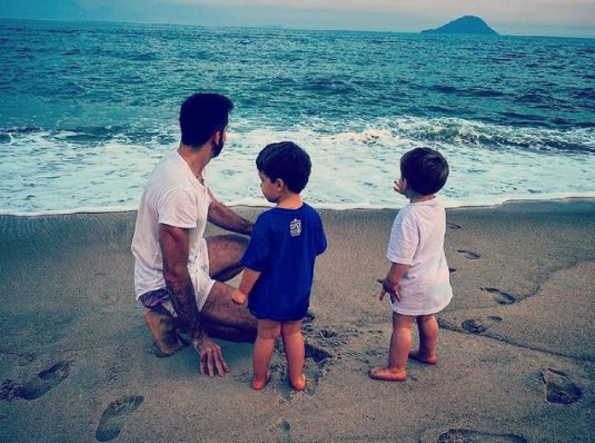 Viúvo de Paulo Gustavo deixa internautas encantados ao postar foto ao lado dos filhos - Reprodução Instagram