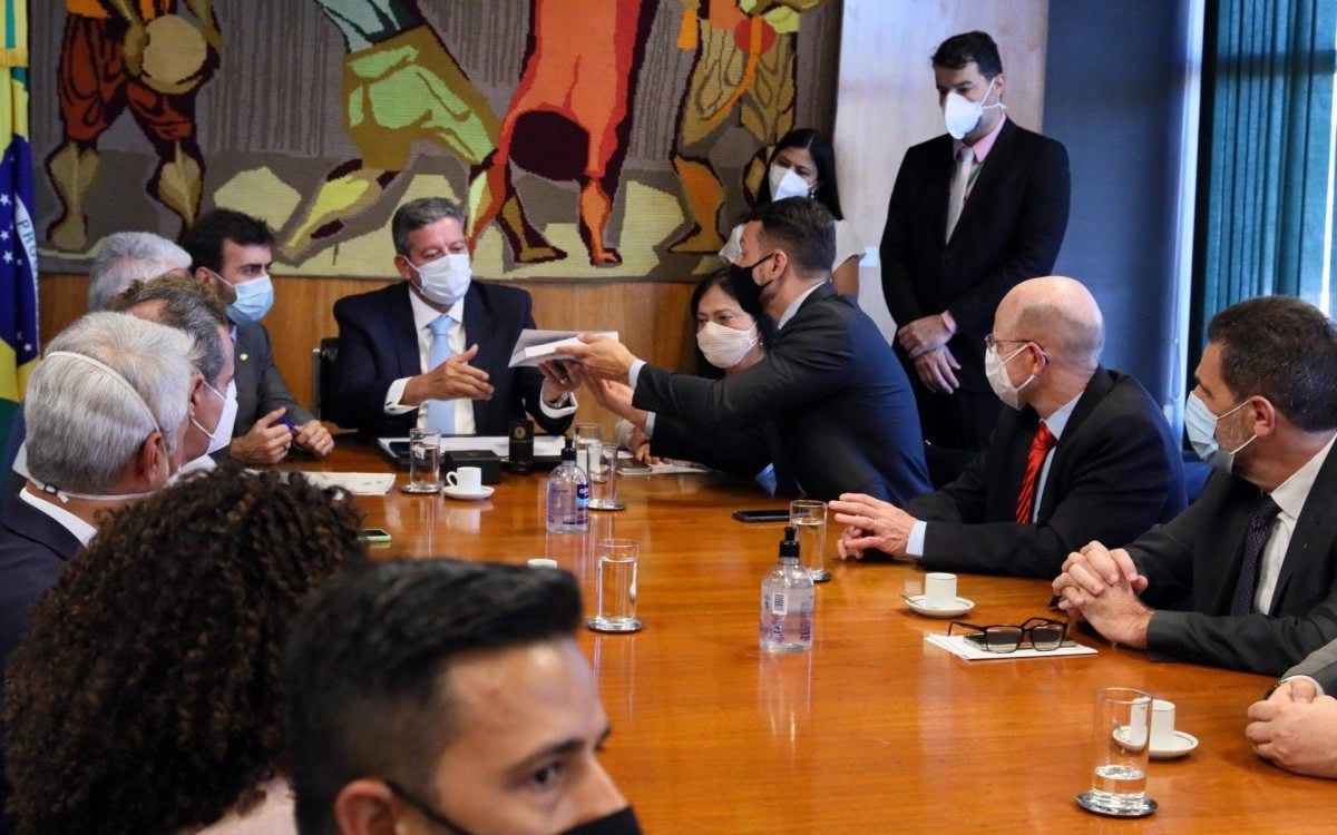 Presidente da C&acirc;mara, Arthur Lira entrega - Luis Macedo/Câmara dos Deputados