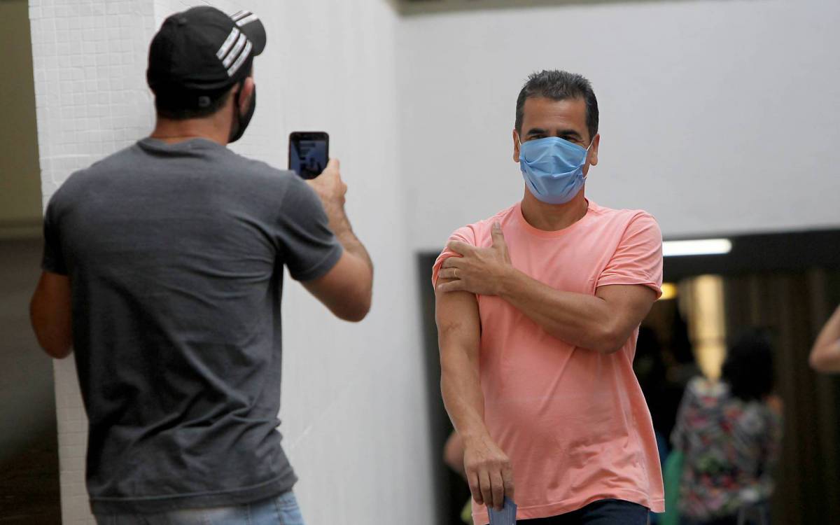 Vacina&ccedil;&atilde;o contra a covid-19 na Tijuca - Luciano Belford / Ag&ecirc;ncia O Dia