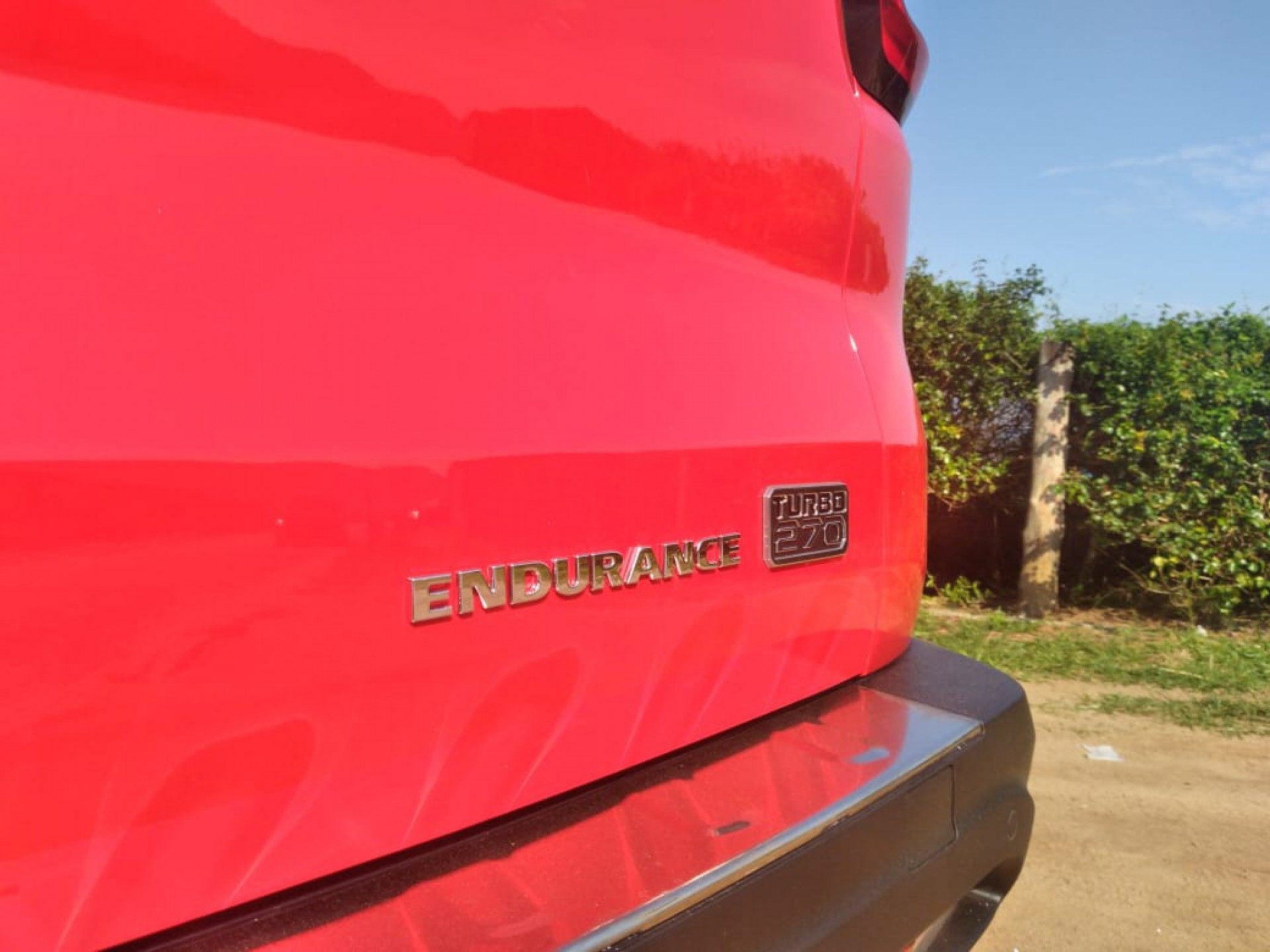 A logo 'N270' é alusiva a motorização turbo que entrega 27,5 kgfm de torque - Lucas Cardoso