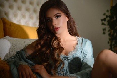 Emilia Pedersen lança música com Eren Cannata, mesmo produtor de Demi Lovato