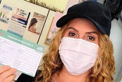 Joelma recebe primeira dose da vacina contra covid-19 e pede que fãs evitem aglomerações