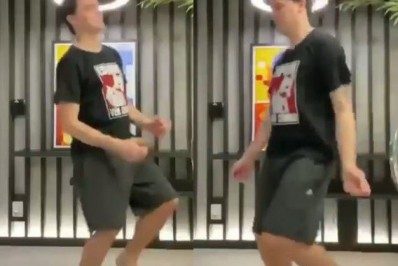 Vídeo! Felipe Neto dança ao som de 'Bolsonaro vai cair' após CPI da Covid