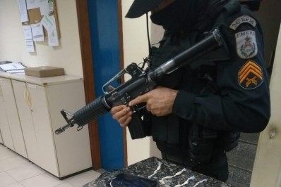 Santo Antônio de Pádua: Jovem tenta fugir de abordagem, mas é alcançado e preso por tráfico