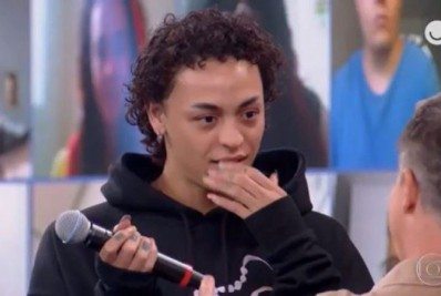 Pabllo Vittar vai às lágrimas ao revisitar o passado no 'Caldeirão do Huck'