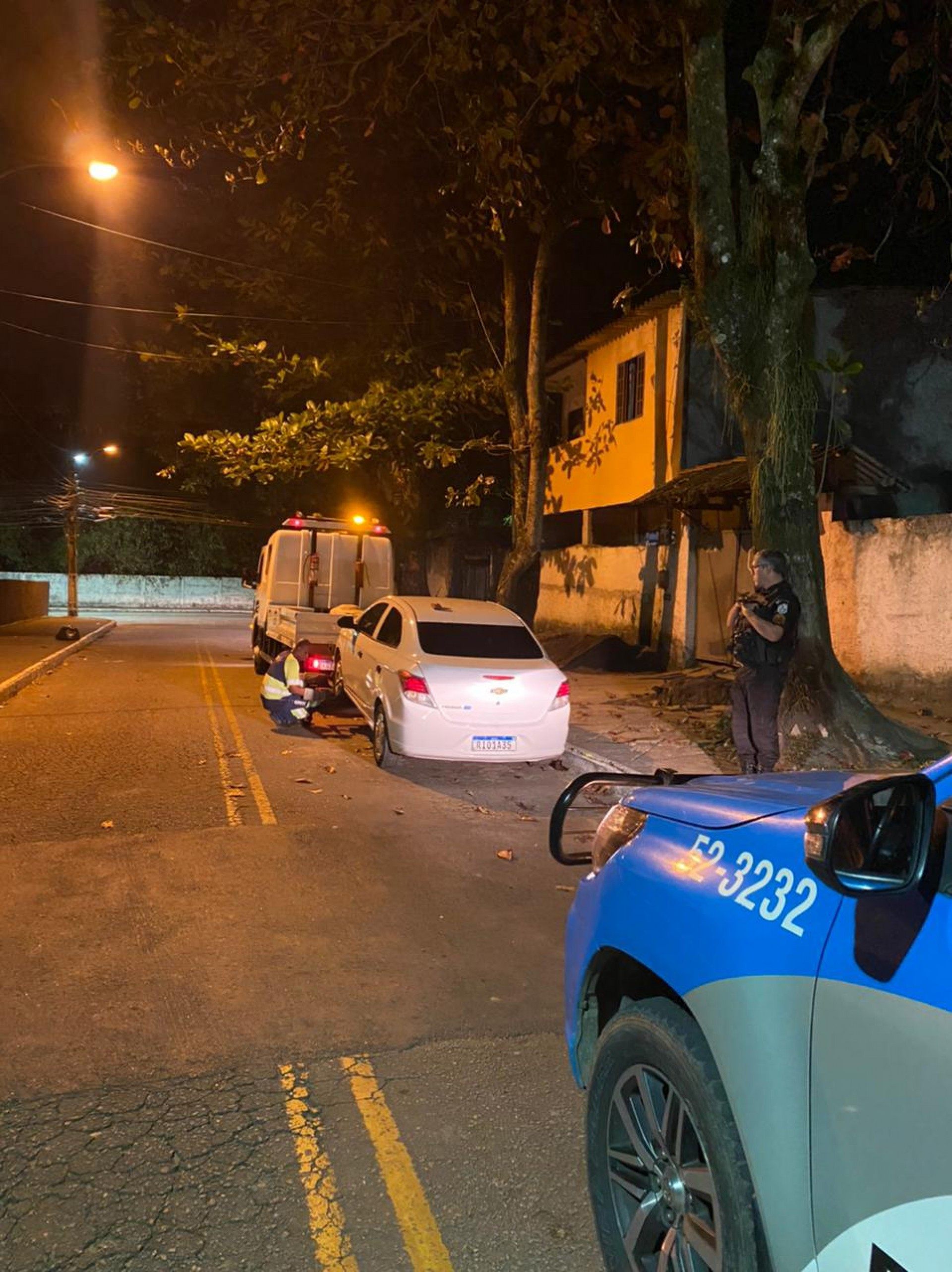 Carro roubado em Belford Roxo é achado em Guapimirim