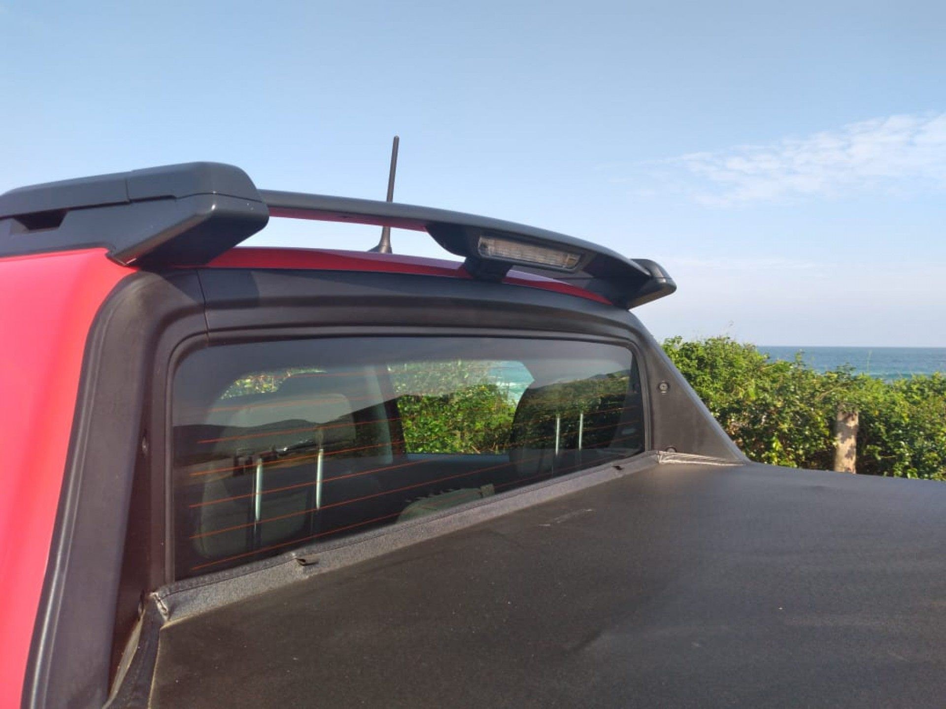 Capota marítima é opcional da versão Endurance e custa cerca de R$ 750. Modelo vem de série com protetor de teto e brakelight  - Lucas Cardoso