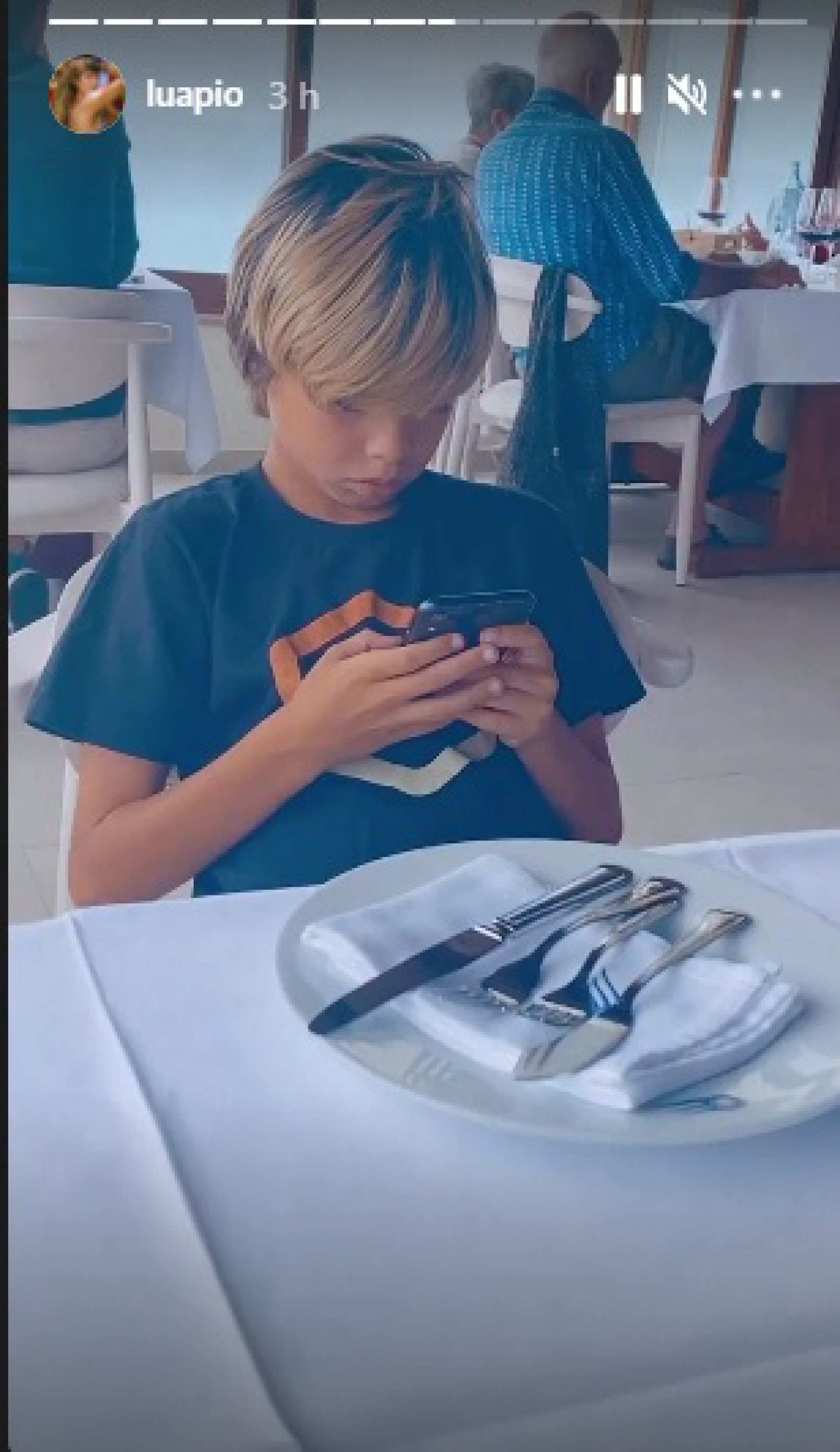 Luana Piovani 'agradece' presente de Pedro Scooby para o filho