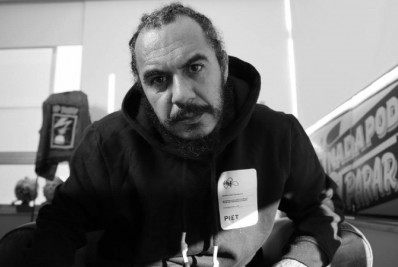 Marcelo D2 critica gramado em jogo do Flamengo e é zoado: ‘De neblina não reclama’