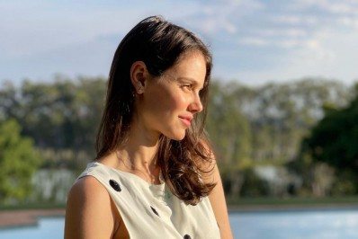 Laura Neiva mostra barriguinha de gravidez e Chay se derrete: 'Meu tesouro'