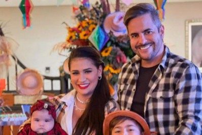 Simone curte festa junina em casa com o marido e os filhos