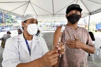 Prefeitura de Nova Iguaçu vacina pessoas até 46 anos nesta semana