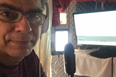 Nizo Neto revela que faz dublagens completamente nu 