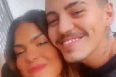 Um mês após termino, Tays e Biel confirmam volta: 'Te amo'