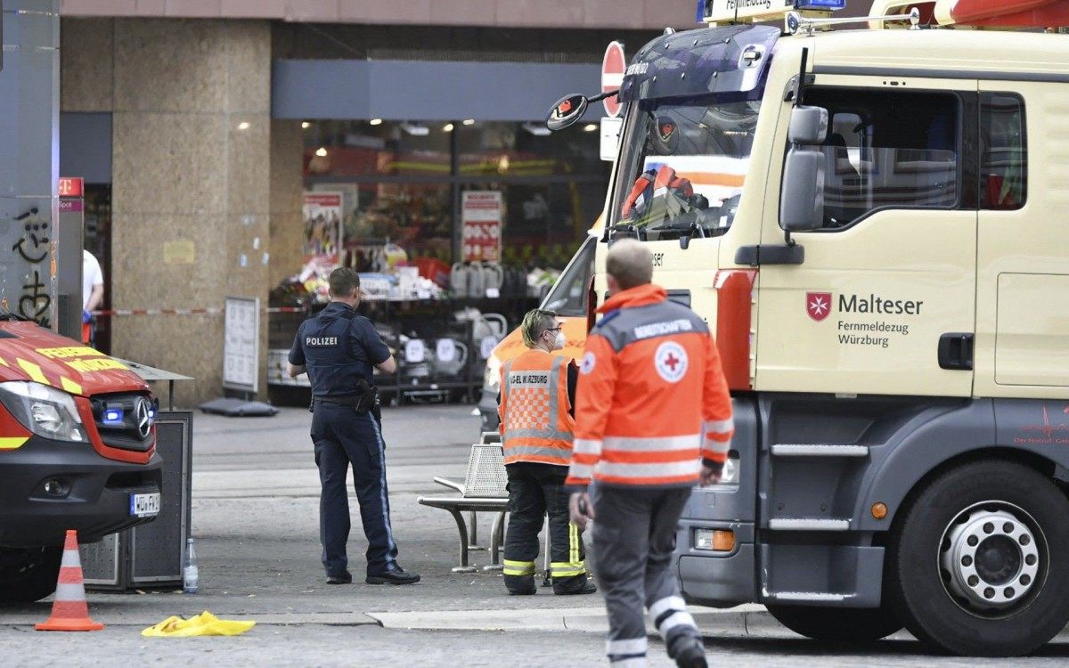 Emergency personnel is seen in the city center in Wuerzburg, southern Germany on June 25, 2021. - Several people were killed and others injured on Friday, June 25, 2021 in the southern German city of Wuerzburg, police said, with media reporting a knife attack. (Photo by BAUERNFEIND / NEWS5 / AFP)
      Caption - AFP