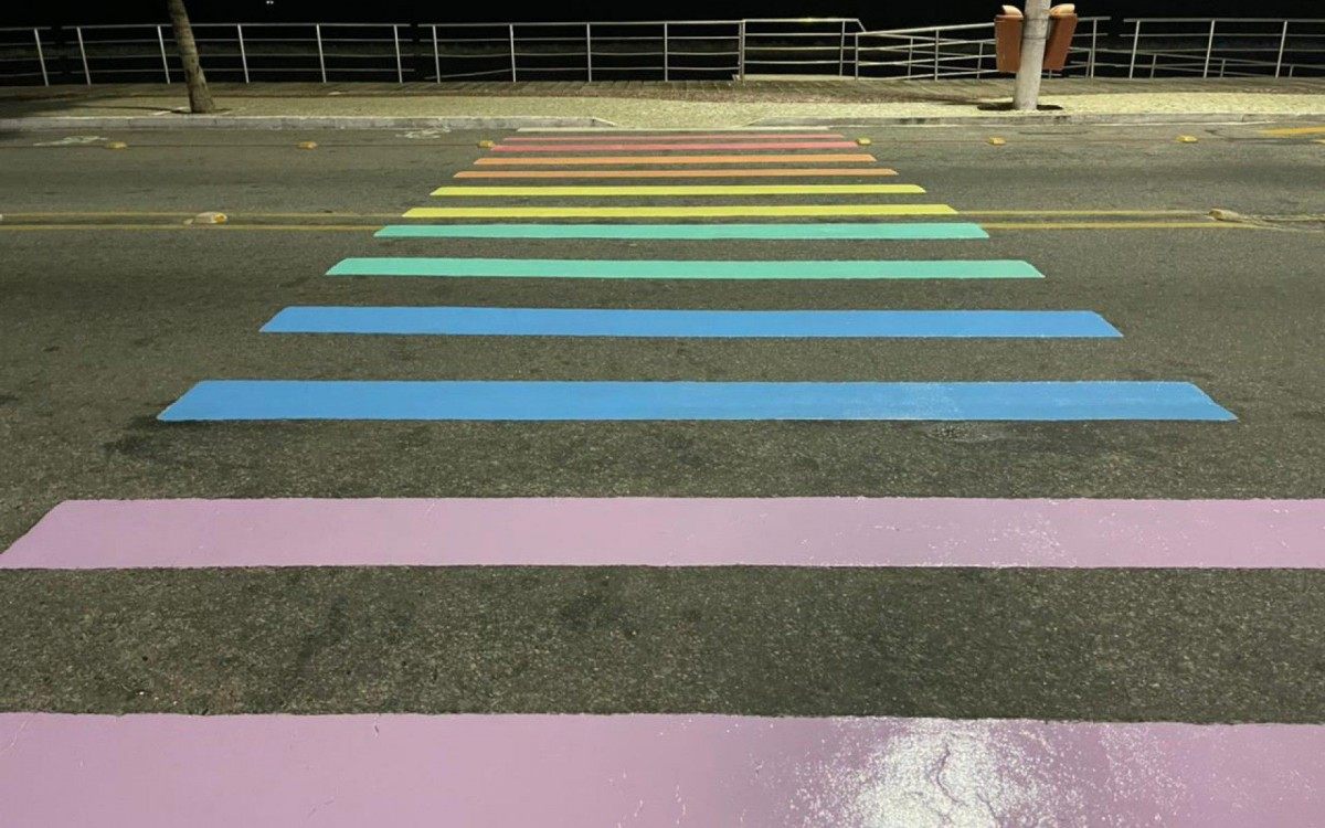 Faixa de pedestres na Praia do Forte, uma das mais badaladas da cidade 