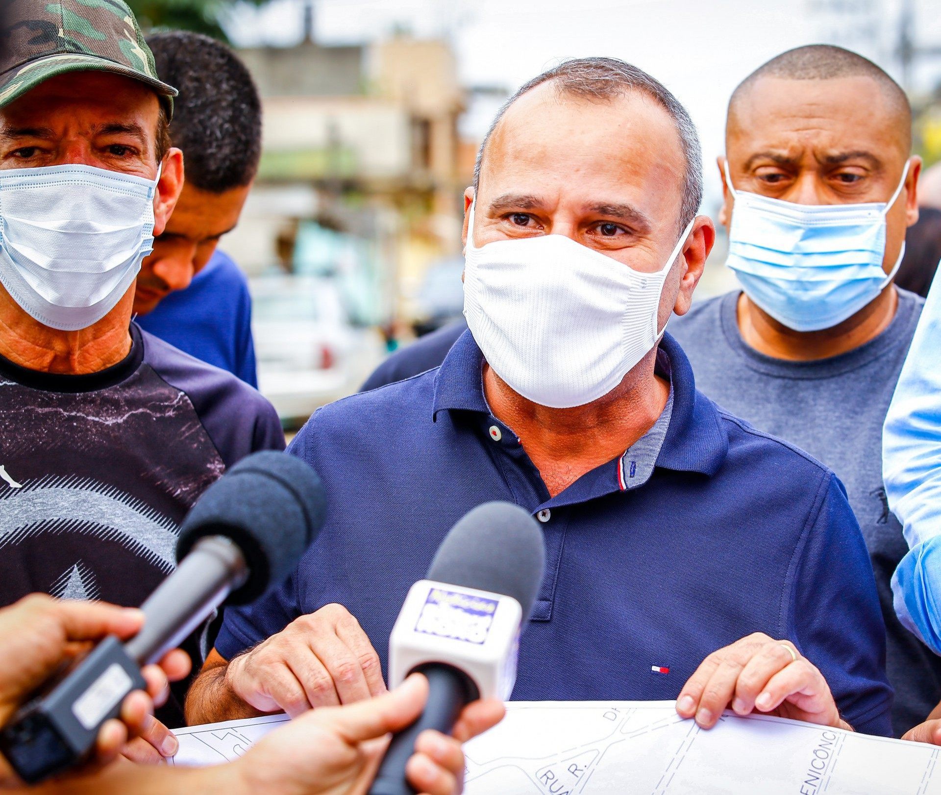 O prefeito Waguinho destacou que o bairro Vila Verde terá 17 ruas pavimentadas - Rafael Barreto / PMBR