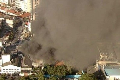 Incêndio de grandes proporções atinge outlet em São Paulo