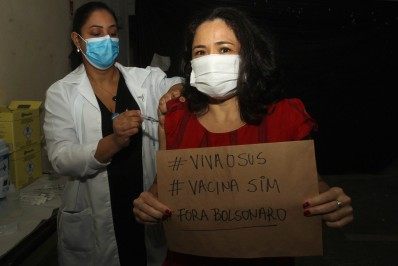 Começa hoje a vacinação de lactantes contra a covid-19 no Rio