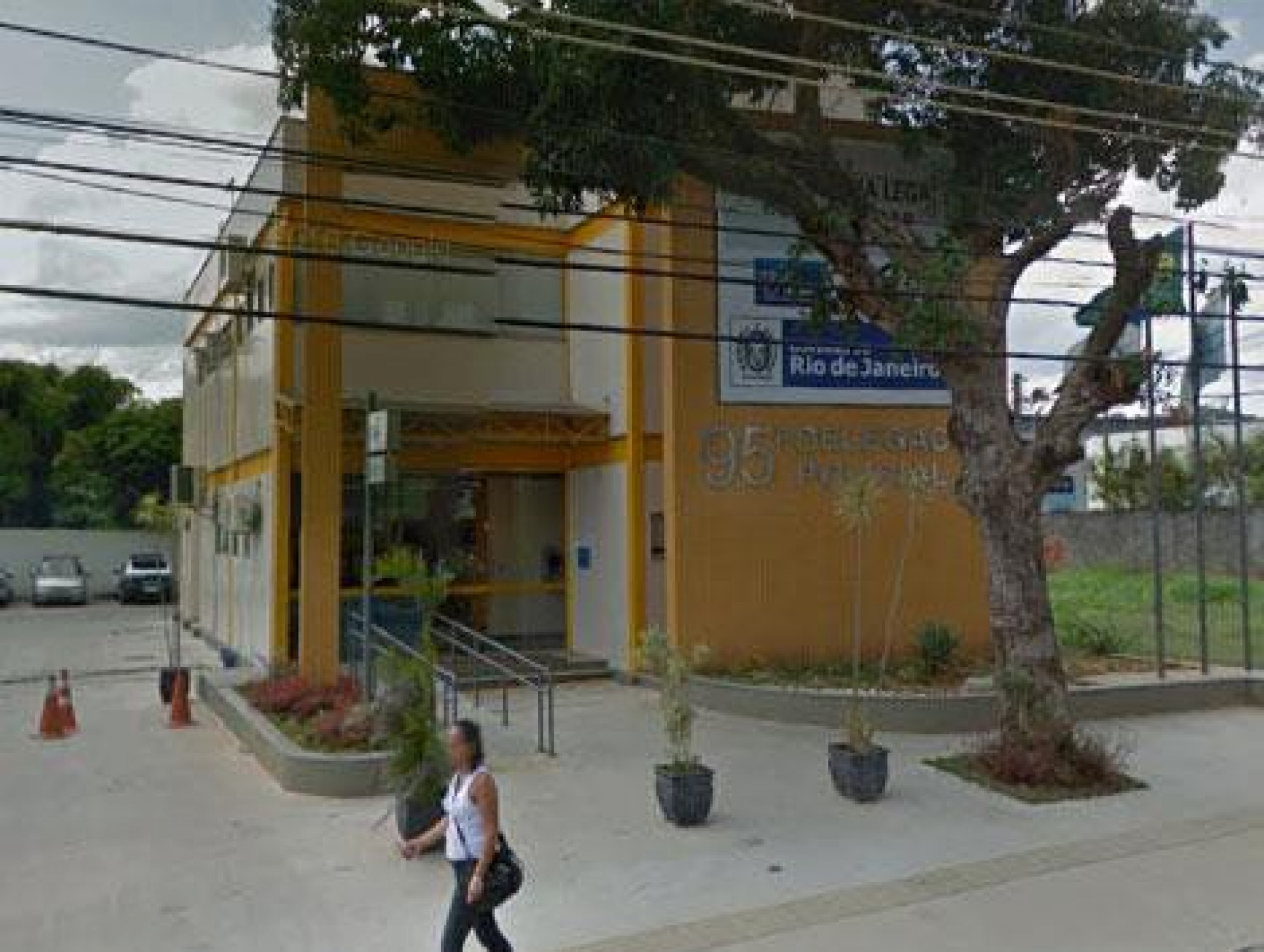 Homens s&atilde;o detidos com drogas em Vassouras