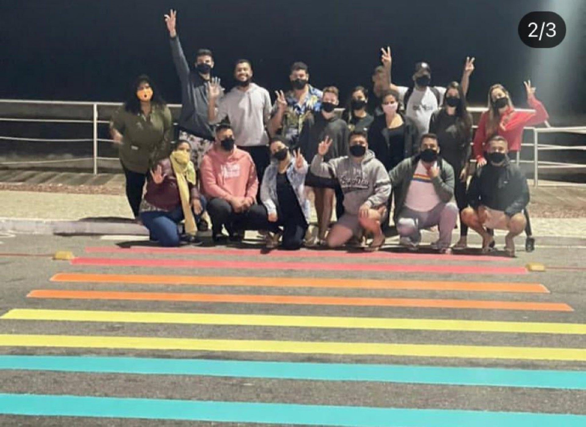 Militantes do Grupo Iguais e representantes do governo municipal  - Sabrina S&aacute; (RC24h)