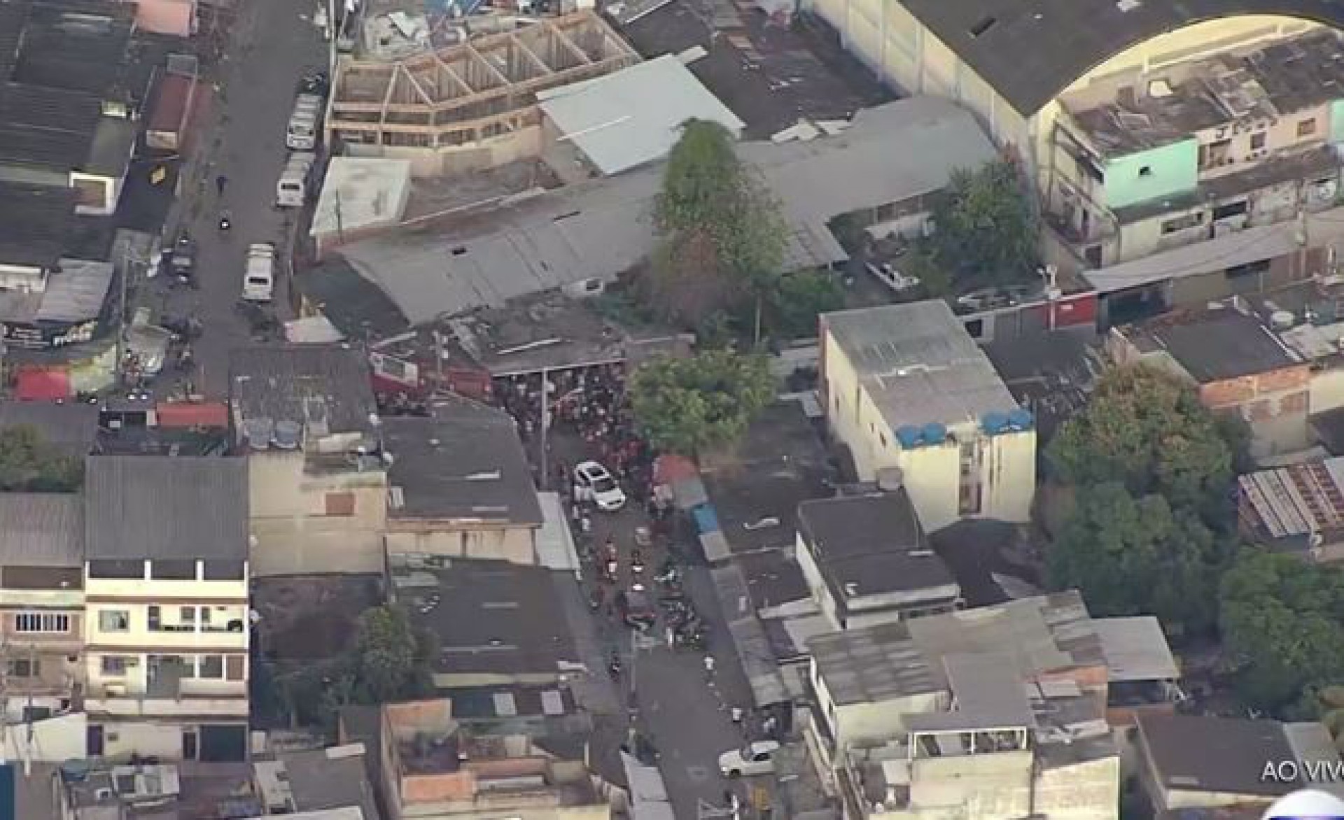 Baile funk na Cidade de Deus tem aglomera&ccedil;&atilde;o e pessoas sem m&aacute;scara