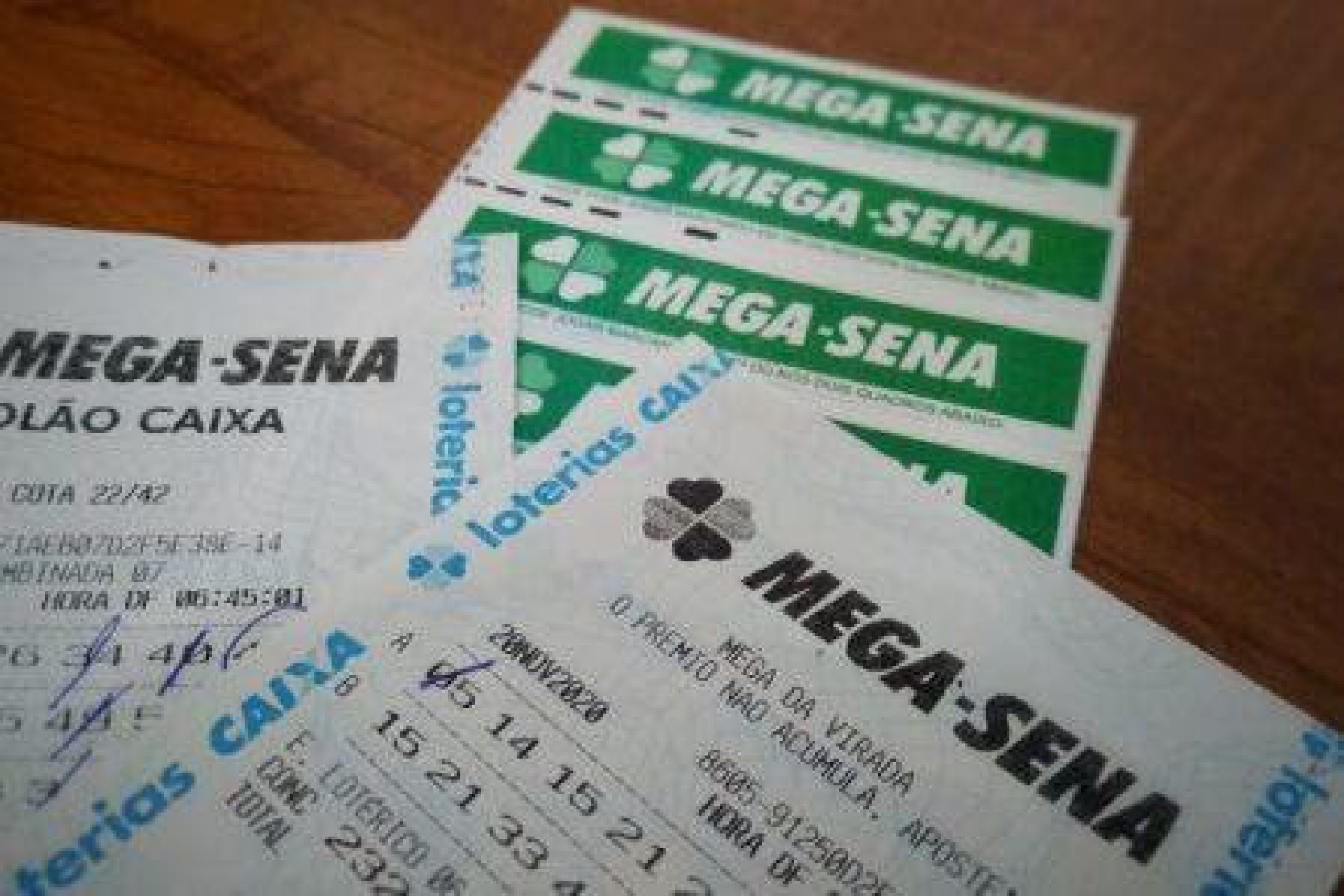 Mega-Sena acumula e pagar&aacute; R$ 46 milh&otilde;es na quarta-feira