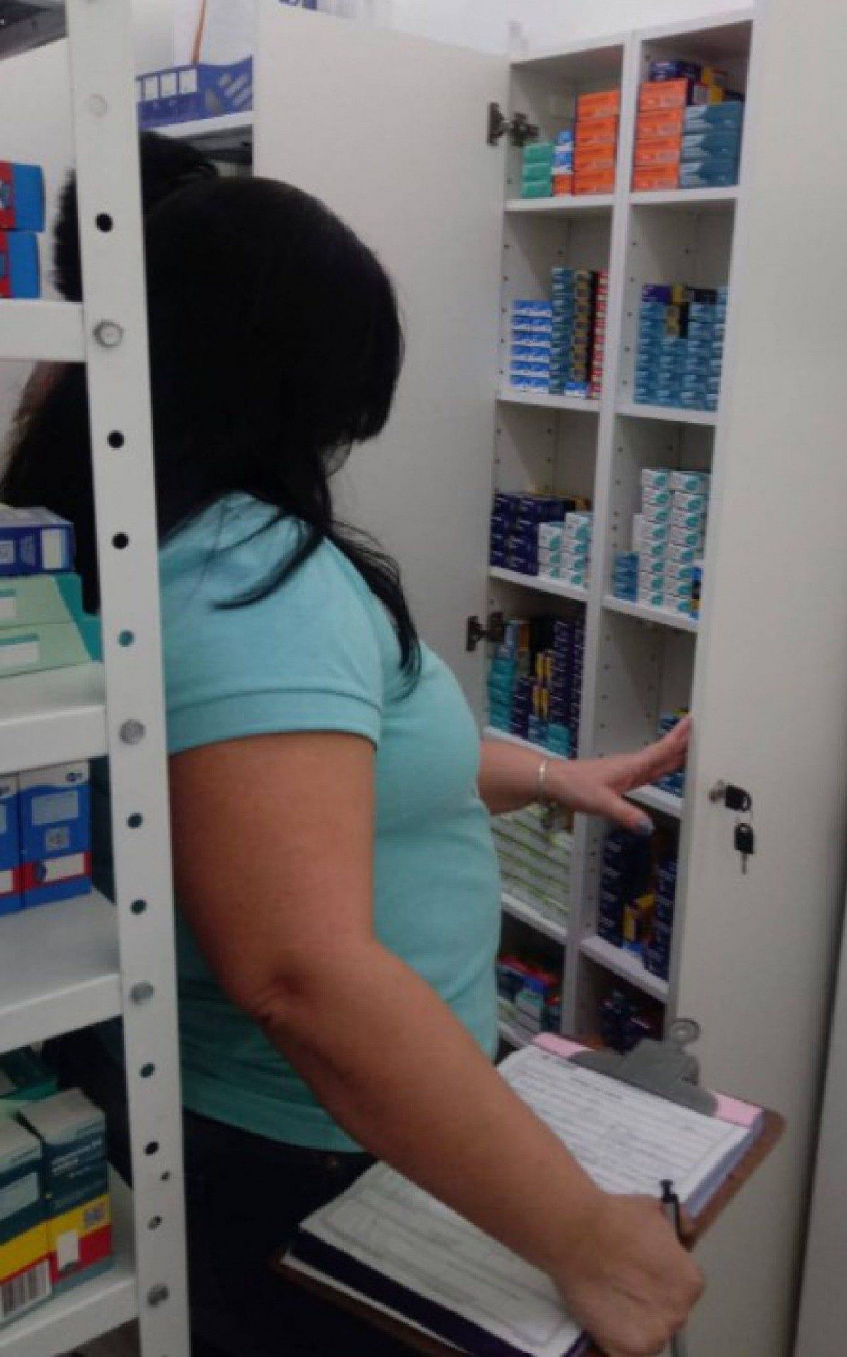 Vigil&acirc;ncia Sanit&aacute;ria fiscaliza farm&aacute;cias em Saquarema