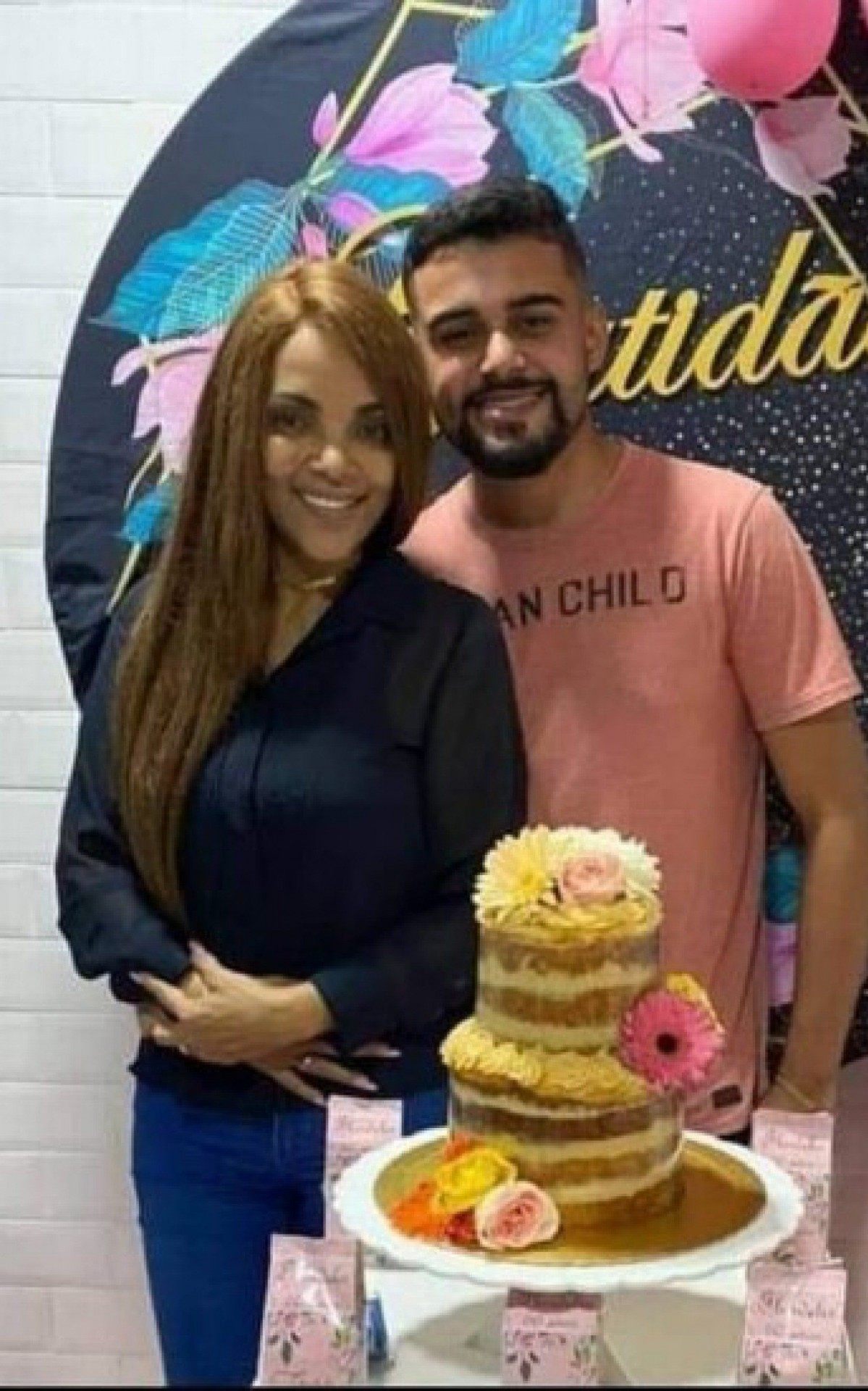 Flordelis e Allan em fevereiro deste ano, na comemoração de 60 anos da religiosa. - Foto: Reprodução/Redes Sociais. 