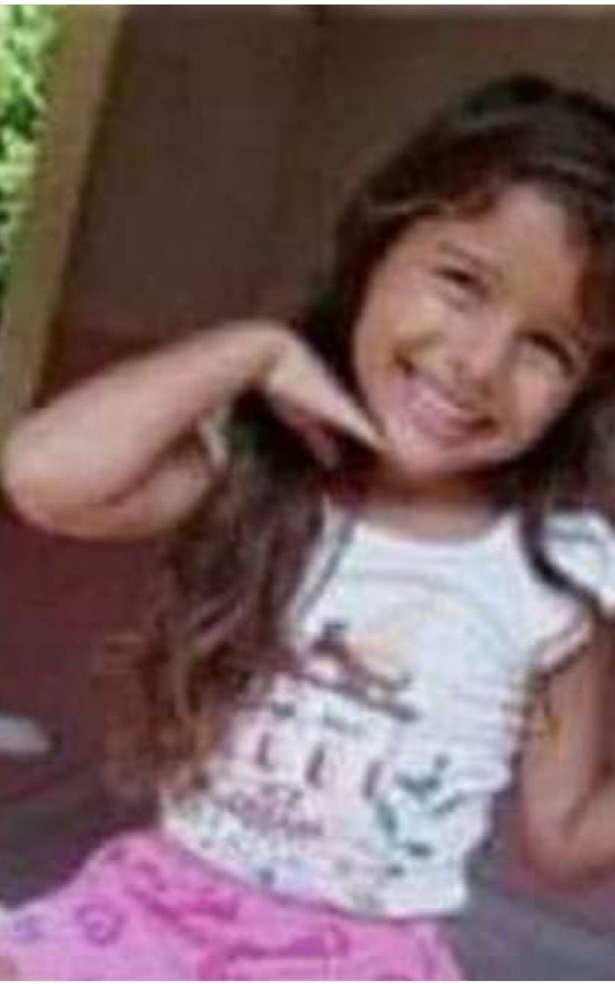 P&eacute;rola, de 5 anos, foi levada por uma forte onda, enquanto brincava na praia do Mar do Norte, neste domingo (27). 