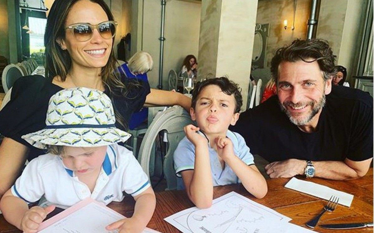 Jordana Brewster e Andrew Form com os filhos, Julian e Rowan - Reprodução/Instagram