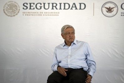 Manifestantes bloqueiam veículo do presidente do México por mais de duas horas