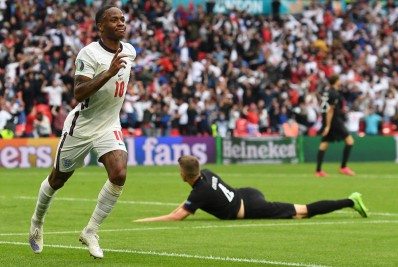 Vizinho de Wembley na infância, Sterling celebra vaga da Inglaterra na Euro