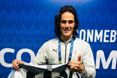 Botafogo entrega camisas a Cavani e Suárez e faz referência a Loco Abreu