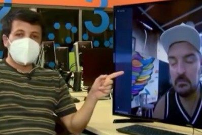 Que isso! Entrevistado da Globo dorme durante matéria sobre jogo do Fluminense