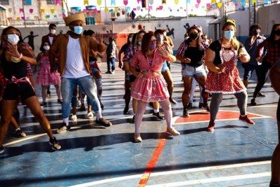 Centro Esportivo Arnão promove aulão junino, em Duque de Caxias