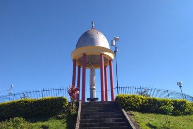 Chuva e neblina provocam adiamento da iluminação especial do Trono de Fátima e do Cristo Redentor