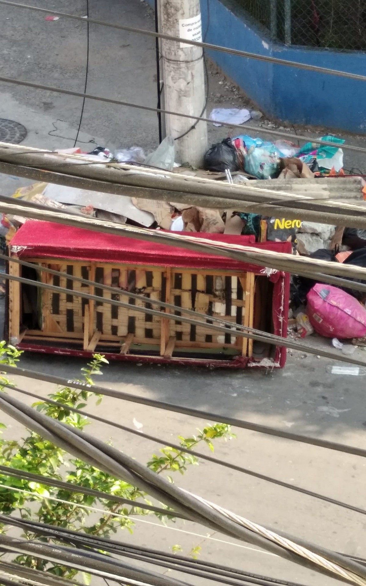 Popula&ccedil;&atilde;o cobra servi&ccedil;os de limpeza e consci&ecirc;ncia da popula&ccedil;&atilde;o na Vila Tiradentes 