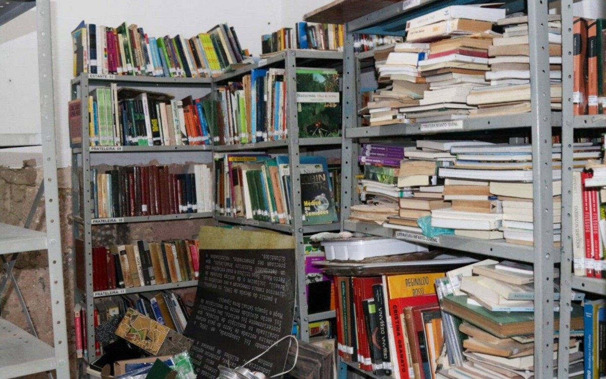 Com um acervo de cerca de 2 mil livros, o casar&atilde;o colonial que abriga a Biblioteca Renato Peixoto dos Santos est&aacute; em obras e dever&aacute; reabrir em dois meses.