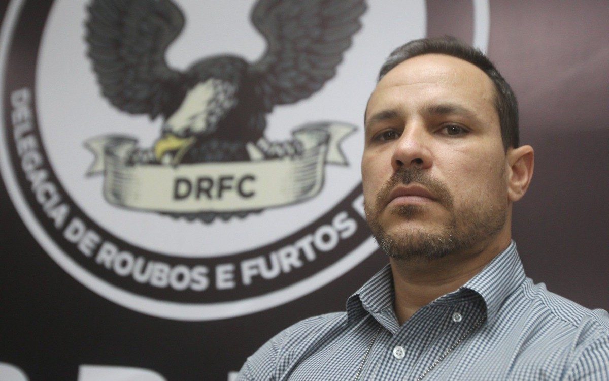 Entrevista com o Delegado, Vinícius Domingos, da DRFC, na Cidade da Polícia.