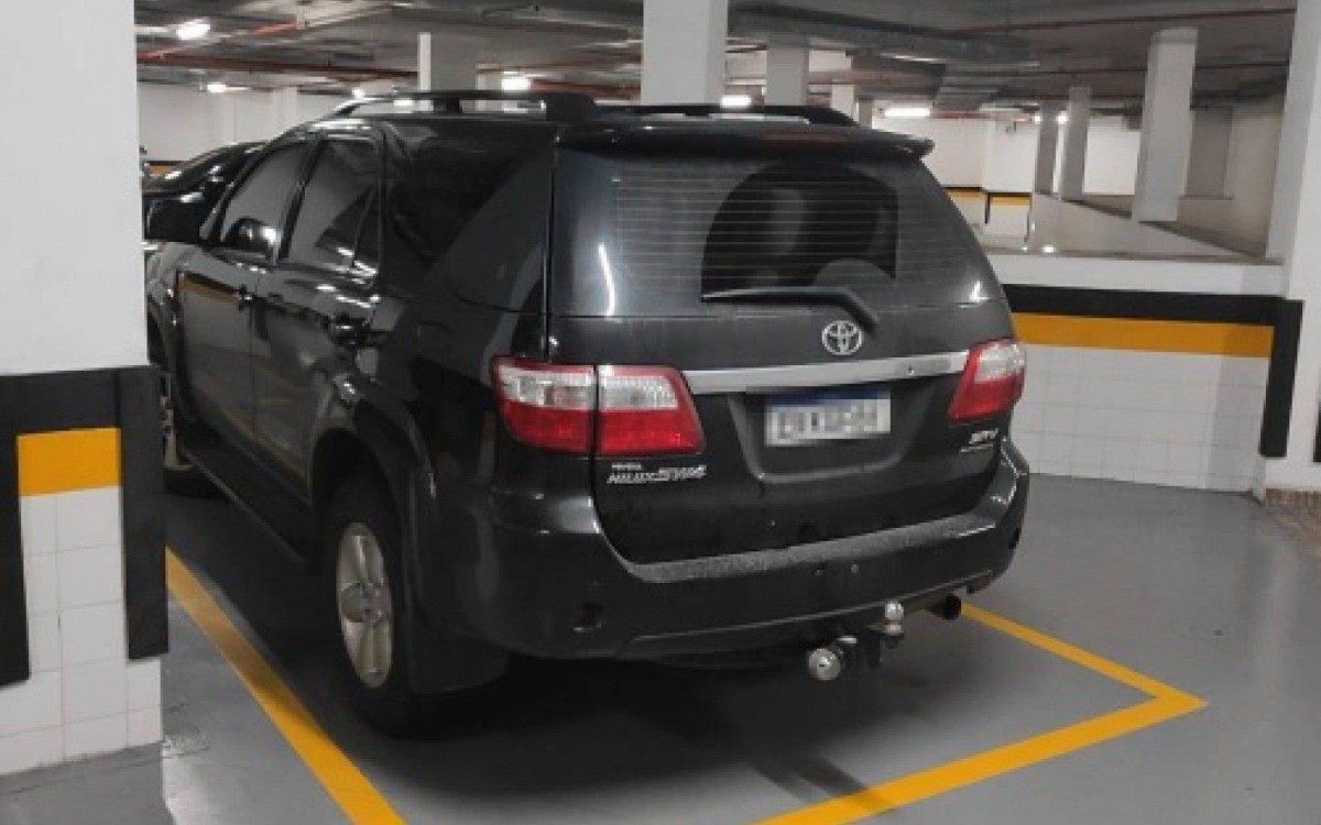 Um dos ve&iacute;culos de luxo apreendidos com Maur&iacute;cio Dem&eacute;trio 