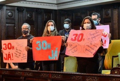 Educação terá grupo de trabalho para implementar migração de professores para 30 horas