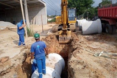 Prefeitura de Saquarema realiza obras de drenagem na praça do condado, em Bacaxá